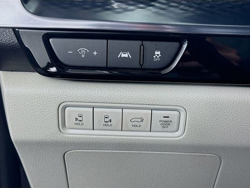 Used 2023 Kia Carnival SX Prestige image 11