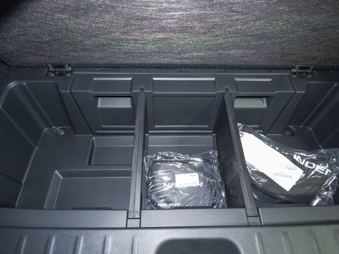 New 2025 Nissan Pathfinder SV w/ Black Appearance Package image 33