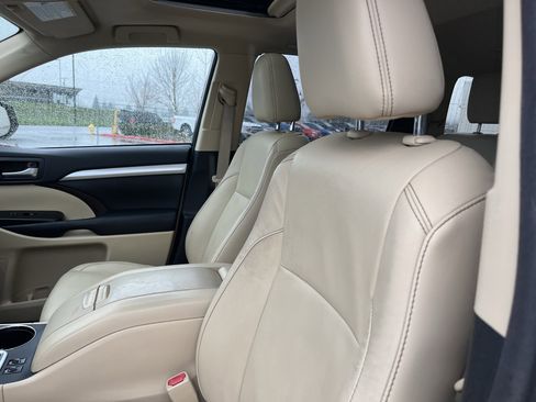 Used 2015 Toyota Highlander XLE image 17