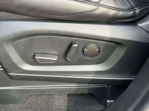 Used 2022 Ford Explorer XLT w/ Equipment Group 202A image 19