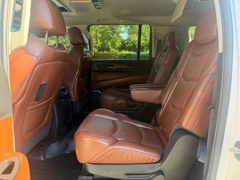 Used 2016 Cadillac Escalade ESV Luxury AWD/4WD image 22