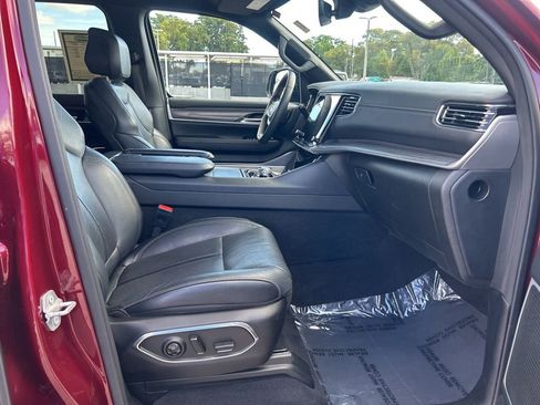 Used 2023 Jeep Wagoneer Series III w/ Preferred Equipment Group image 18