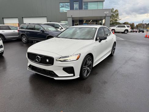 Used 2022 Volvo S60 T8 R-Design Expression w/ Advanced Package image 2