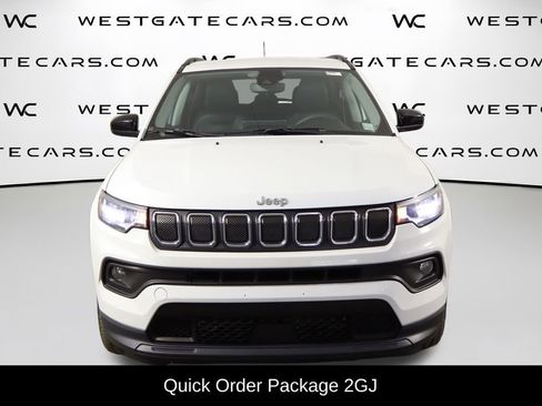 Used 2022 Jeep Compass Latitude AWD/4WD image 2