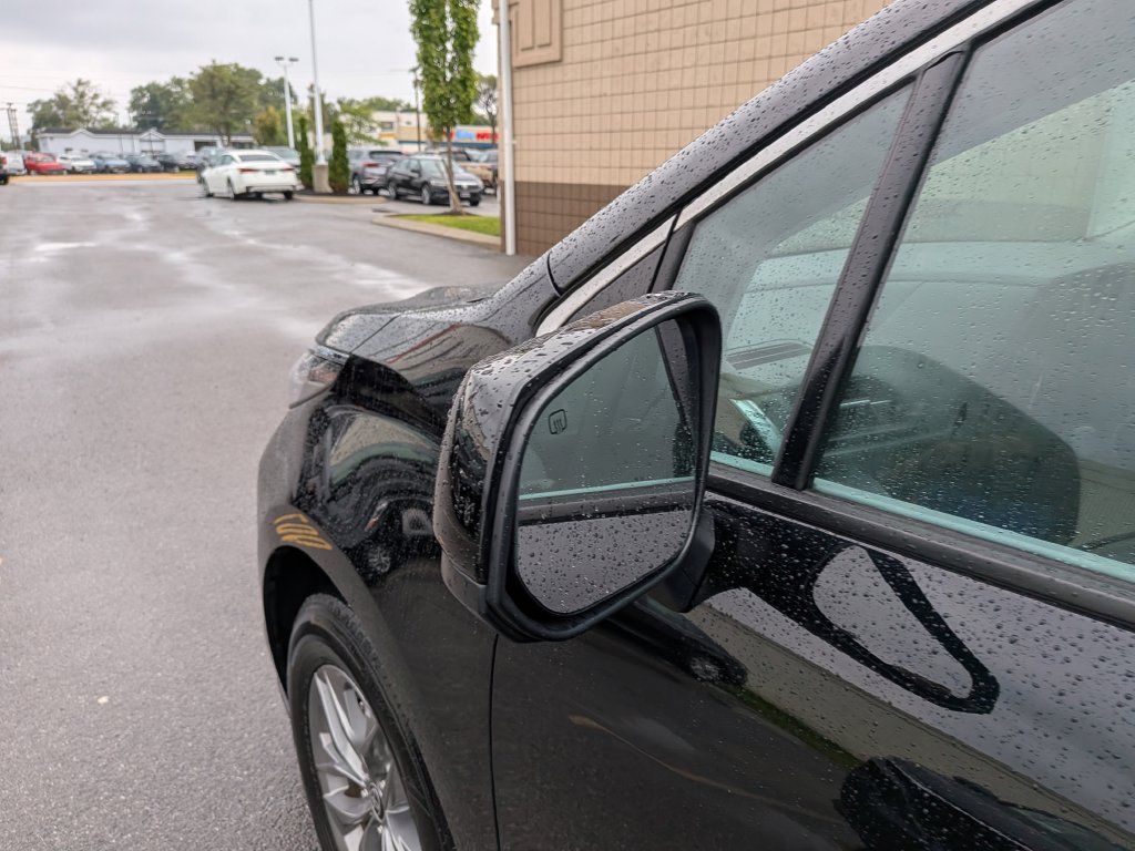 Used 2026 Toyota Sienna XLE FWD image 42