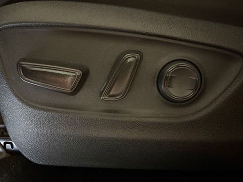 Certified 2025 Toyota Highlander XLE AWD/4WD image 6