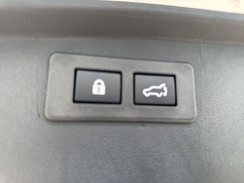 Used 2025 Subaru Outback Premium image 11