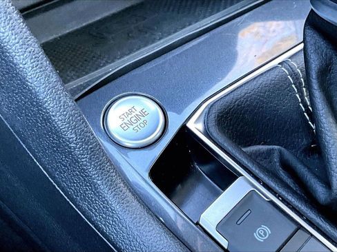 Used 2024 Volkswagen Tiguan SE image 28