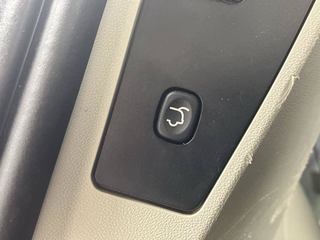 Used 2015 Chrysler Town & Country Touring-L w/ Driver Convenience Group FWD image 28