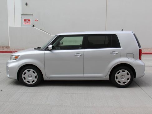 Used 2012 Scion xB image 8