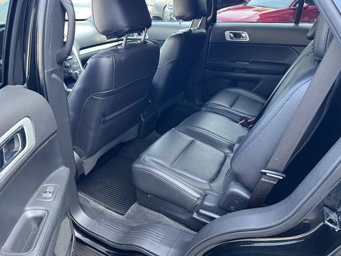 Used 2014 Ford Explorer XLT w/ Equipment Group 202A AWD/4WD image 20