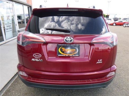 Used 2018 Toyota RAV4 LE w/ Carpet Mat Package AWD/4WD image 18