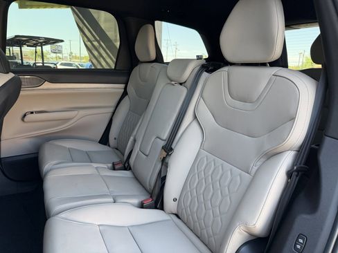 Used 2025 Volvo EX90 Ultra AWD/4WD image 35