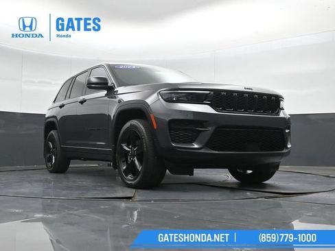 Used 2024 Jeep Grand Cherokee Altitude AWD/4WD image 41