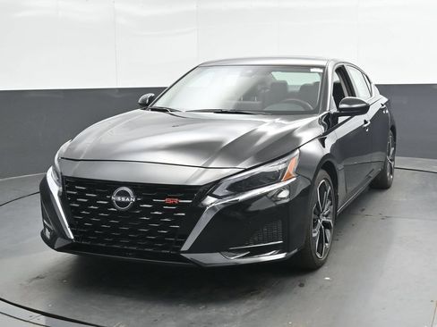 Used 2025 Nissan Altima 2.5 SR w/ SR Premium Package FWD image 6