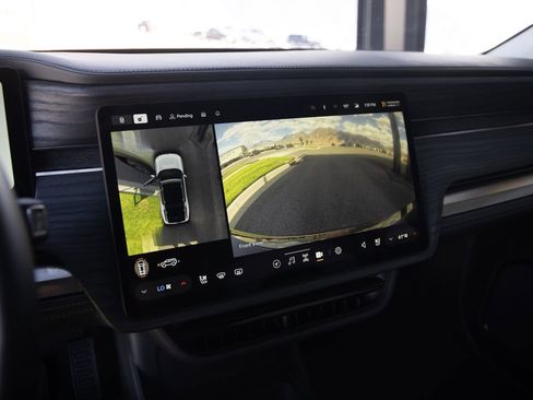 Used 2025 Rivian R1S Adventure image 30