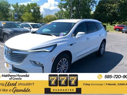Used 2024 Buick Enclave Essence image 1