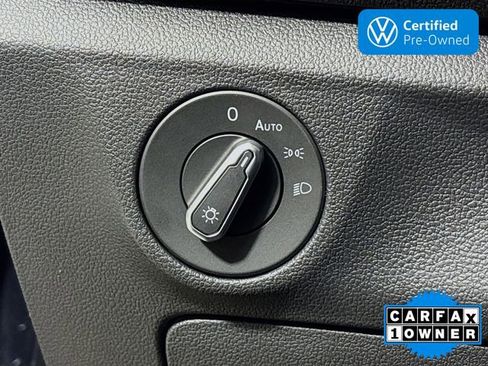 Certified 2022 Volkswagen Jetta SE w/ Panoramic Sunroof Package image 10