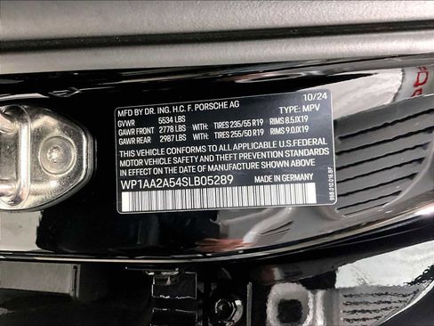 Used 2025 Porsche Macan w/ Premium Package Plus image 36