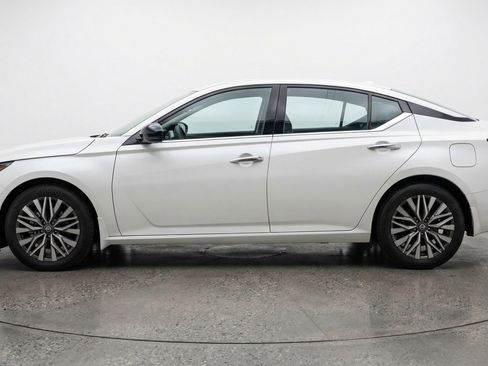 Used 2025 Nissan Altima 2.5 SV image 5