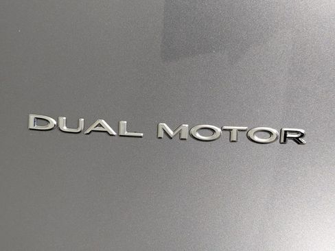 Used 2024 Tesla Model Y Long Range image 32