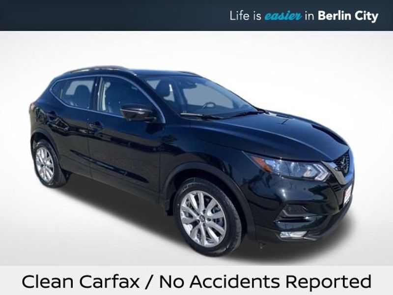 Certified 2022 Nissan Rogue Sport SV w/ Technology Package image 1