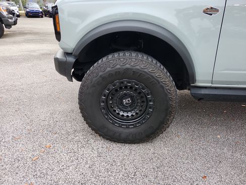 Used 2023 Ford Bronco Wildtrak image 9