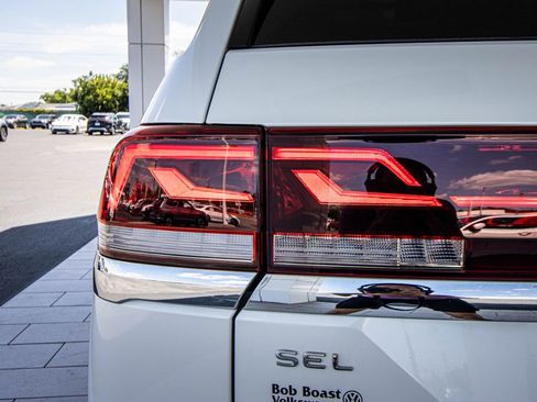 Used 2025 Volkswagen Atlas SEL Premium R-Line image 16