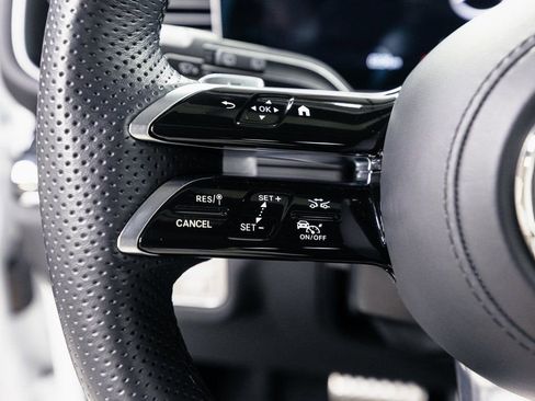 Used 2025 Mercedes-Benz GLE 450e 4MATIC w/ AMG Line Interior image 11