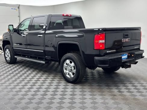 Used 2019 GMC Sierra 3500 Denali AWD/4WD image 9