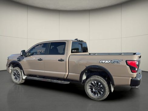Used 2022 Nissan Titan PRO-4X AWD/4WD image 5
