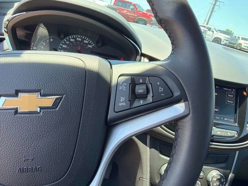 Used 2022 Chevrolet Trax LT w/ LT Convenience Package AWD/4WD image 27