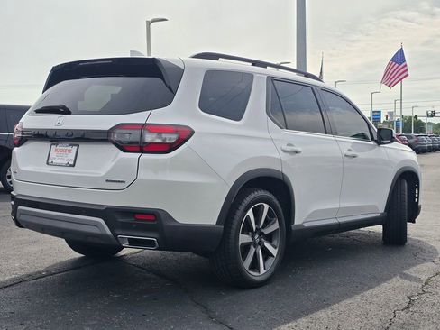 Used 2025 Honda Pilot Touring image 9