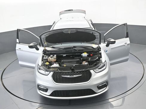 Used 2024 Chrysler Pacifica Select image 68