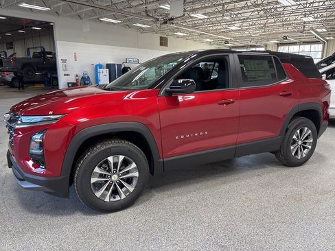 New 2026 Chevrolet Equinox LT w/ Convenience Package II image 3