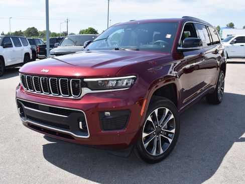 Used 2025 Jeep Grand Cherokee L Overland w/ Advanced Protech Group III AWD/4WD image 5