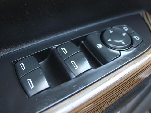 Used 2018 GMC Acadia SLE image 17