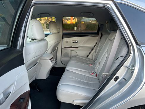 Used 2010 Toyota Venza image 10