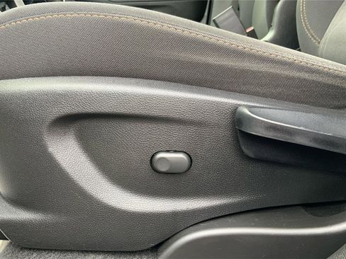 Used 2019 Chevrolet Trax LT image 17