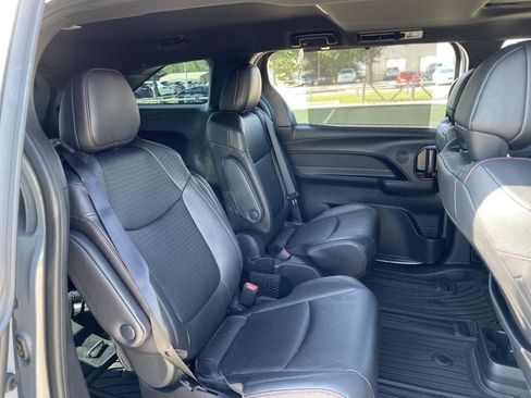 Used 2025 Toyota Sienna XSE AWD/4WD image 29