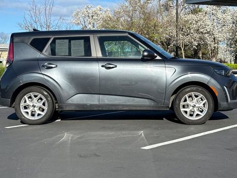 Certified 2023 Kia Soul LX w/ LX Technology Package image 3