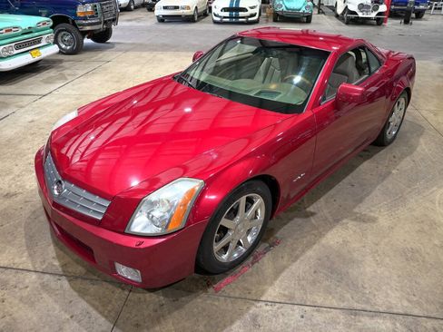 Used 2005 Cadillac XLR RWD image 29