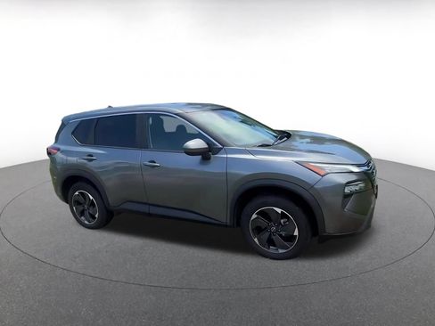 Used 2025 Nissan Rogue SV AWD/4WD image 2