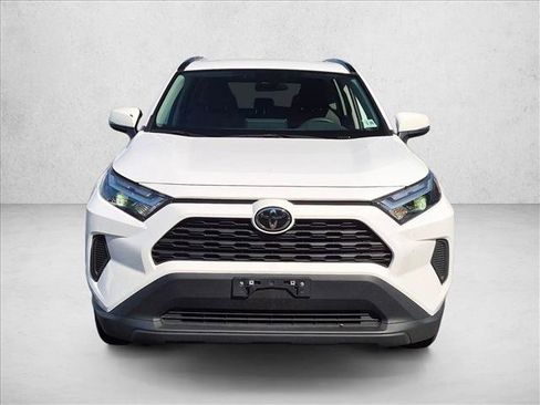 Used 2025 Toyota RAV4 XLE AWD/4WD image 2
