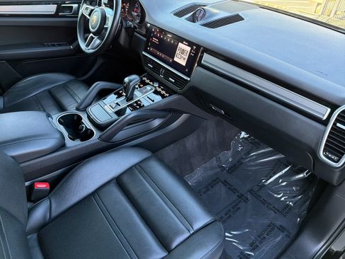 Certified 2023 Porsche Cayenne AWD/4WD image 17