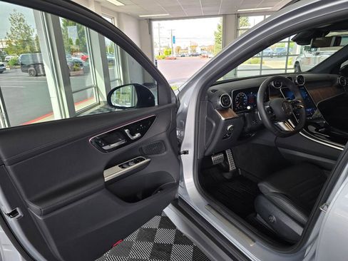 Used 2024 Mercedes-Benz GLC 300 4MATIC image 19