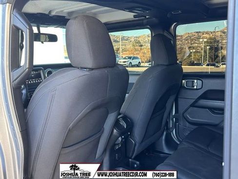 Used 2020 Jeep Wrangler Unlimited Sahara image 15