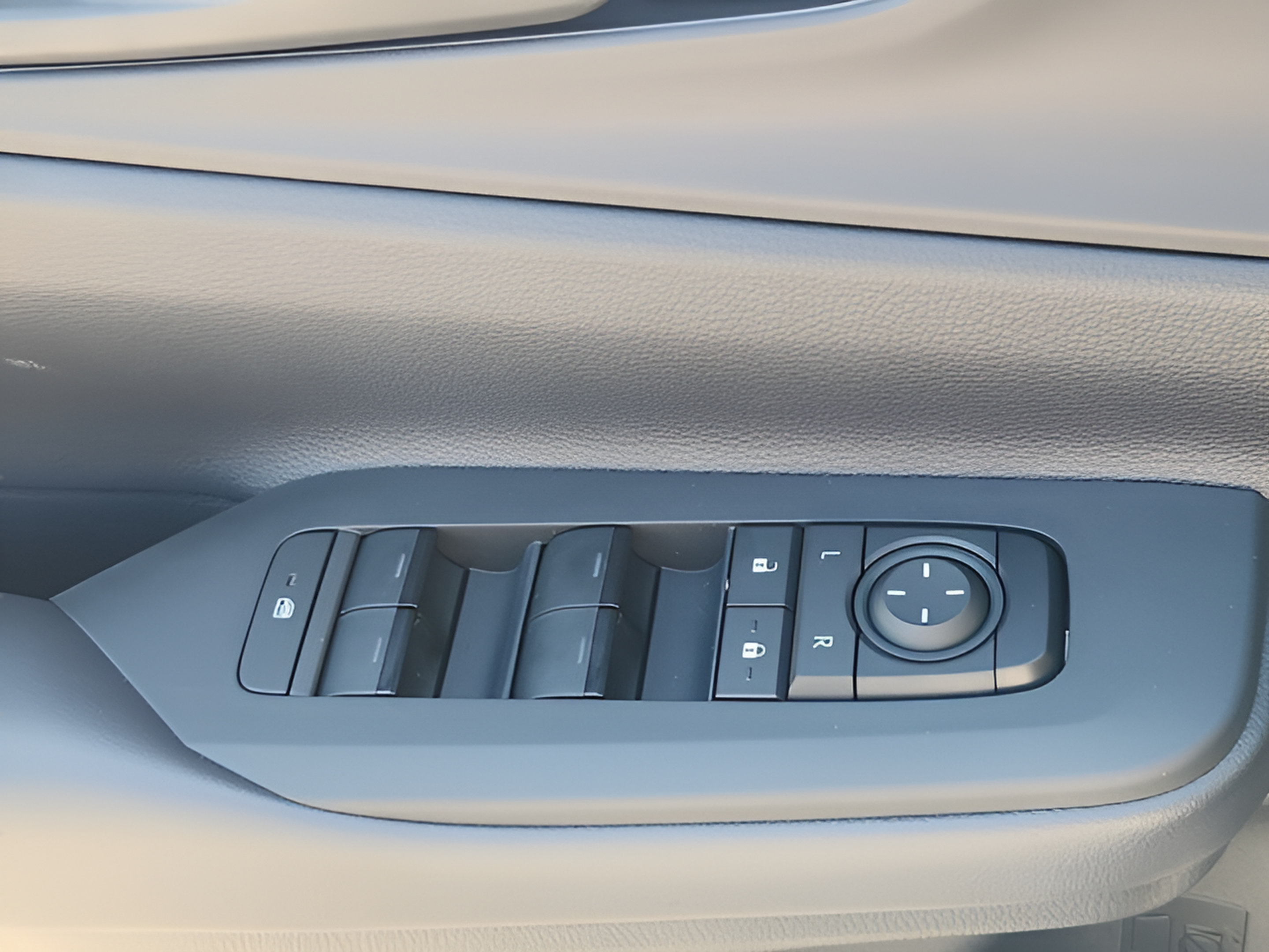 New 2026 Toyota Prius Plug-In Hybrid FWD image 24
