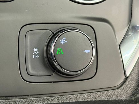 Used 2018 Chevrolet Traverse LT FWD image 19