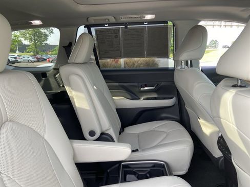 Used 2024 Toyota Grand Highlander Limited AWD/4WD image 21